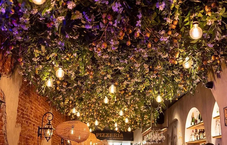 Restaurant styling - Pizzeria Da Michele - Zijden bloemen