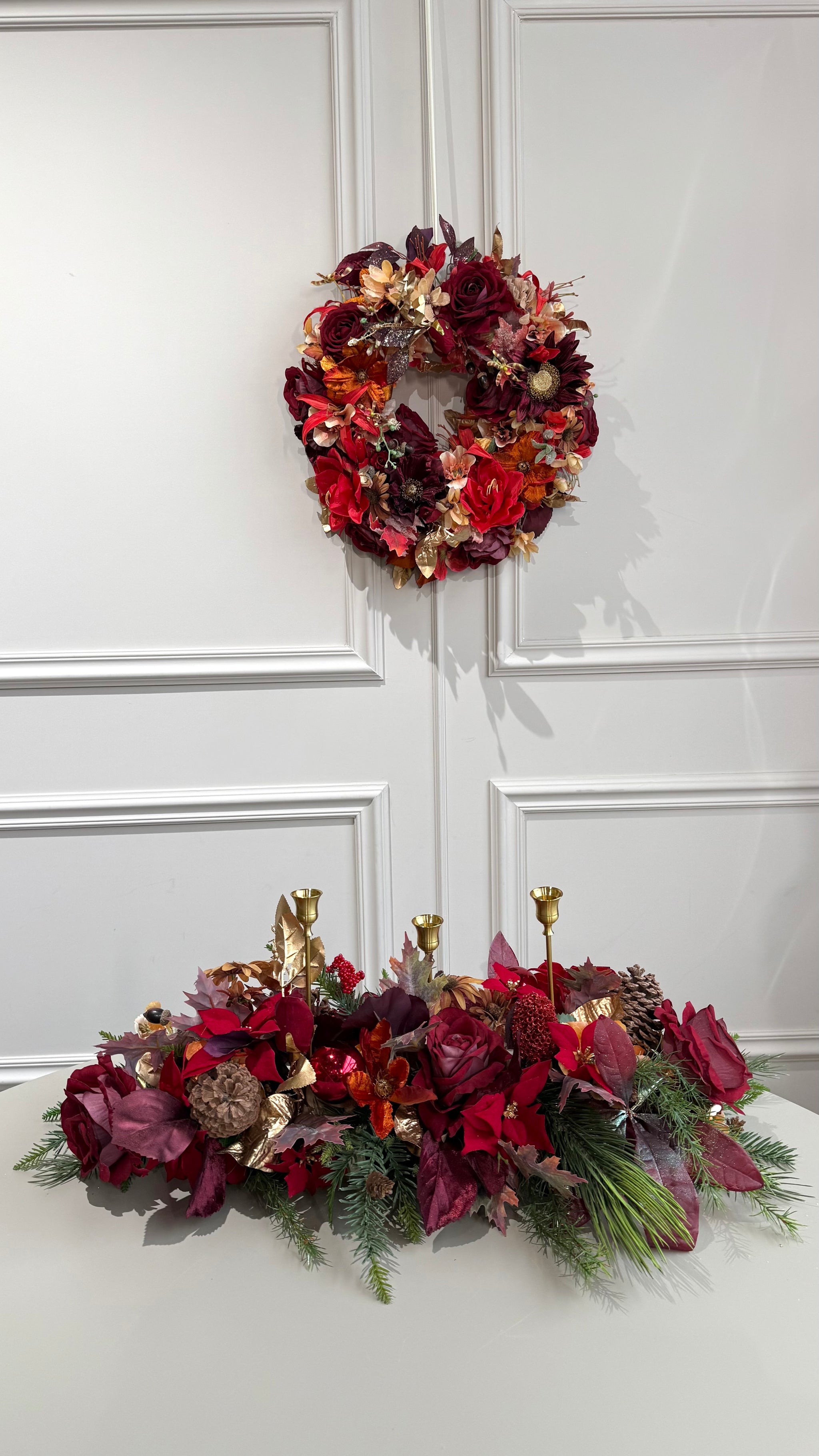 Crimson Desire – Zijden Tafelstuk Rood met 3 Kandelaars