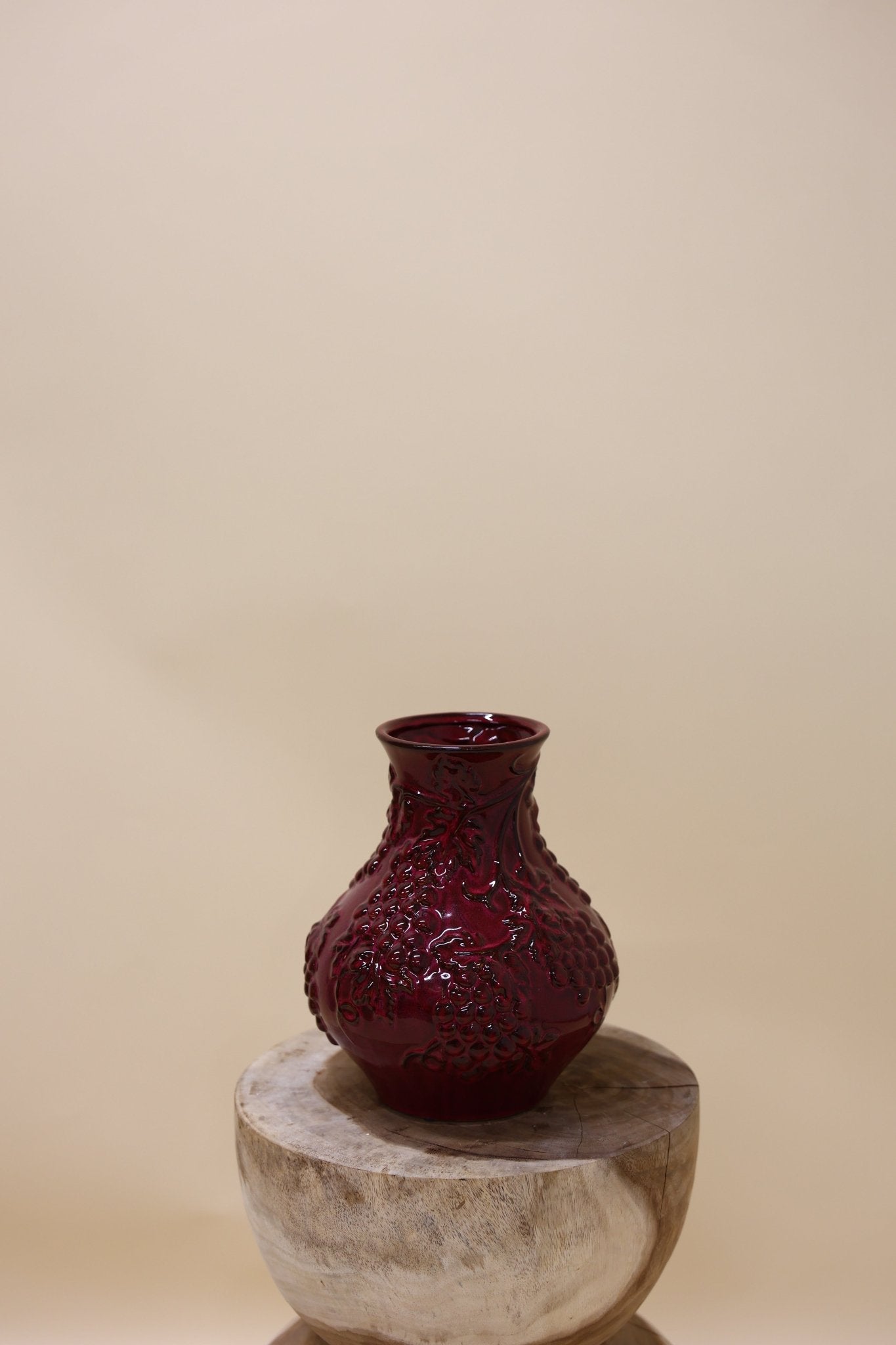 Inga grape purple vase active glaze 24x24x27cm - Luxe zijden bloemen boeket - Kunstbloemen van Sharon Flowers