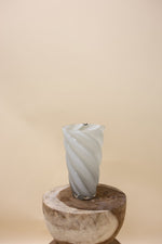 Mae Cozy white Vase Swirl - Luxe zijden bloemen boeket - Kunstbloemen van Sharon Flowers