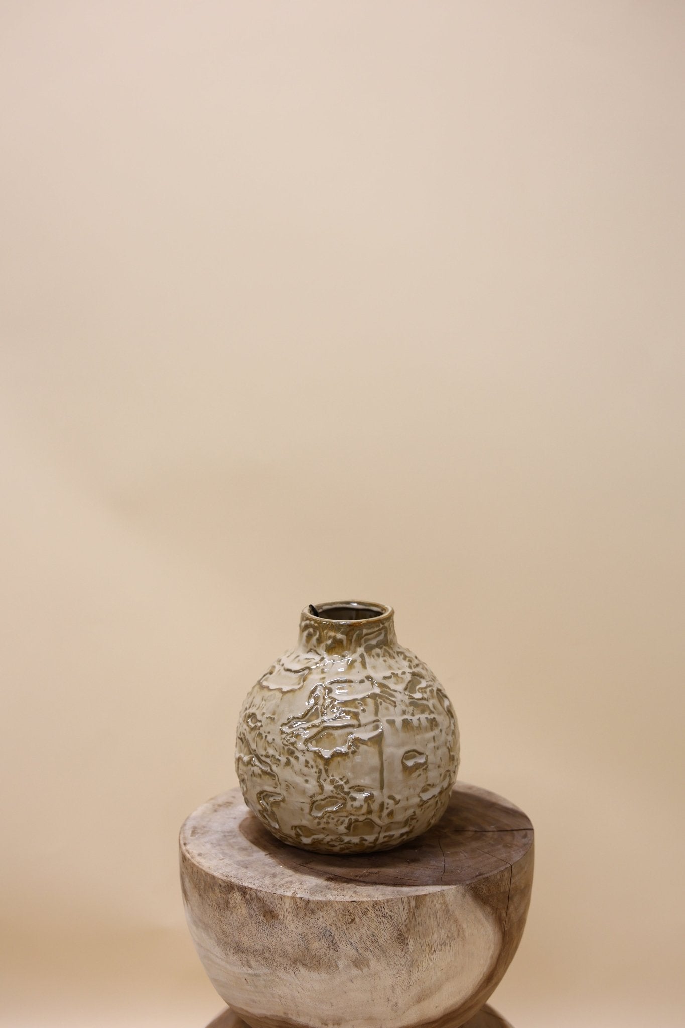 Vaas mika cozy sand - Luxe zijden bloemen boeket - Kunstbloemen van Sharon Flowers
