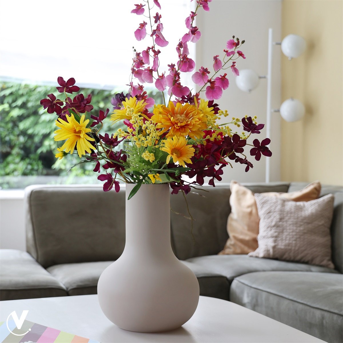 Vaas seim matt ivory - Luxe zijden bloemen boeket - Kunstbloemen van Sharon Flowers