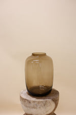 Vaas - Taupe bruin - glas - Luxe zijden bloemen boeket - Kunstbloemen van Sharon Flowers