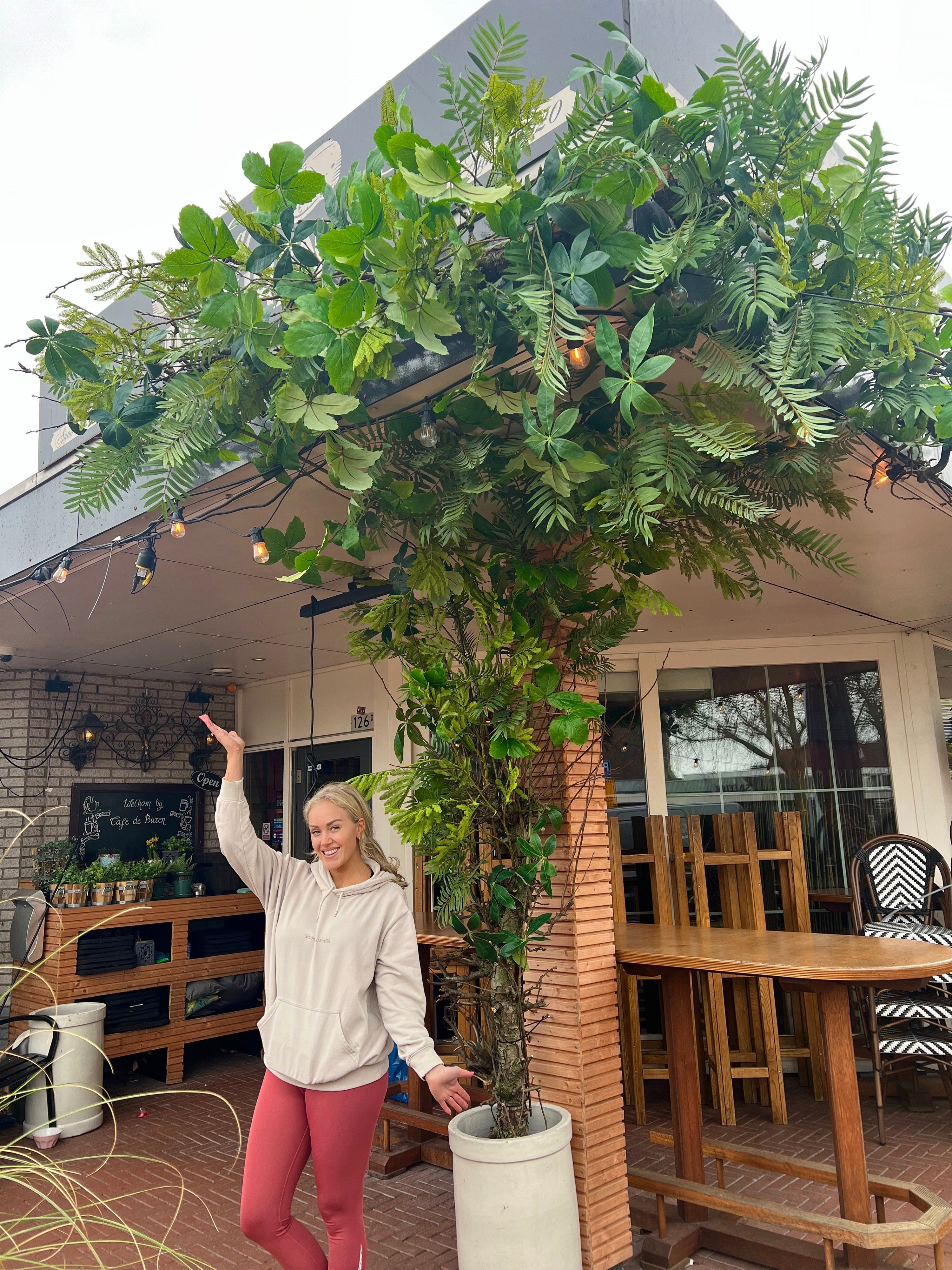 Café de buren - Gevel styling - Sharon Flowers