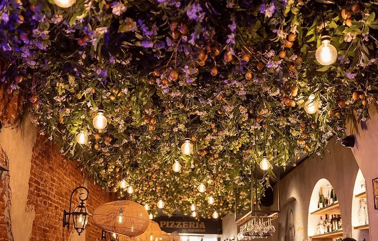 Restaurant styling - Pizzeria Da Michele - Zijden bloemen - Sharon Flowers
