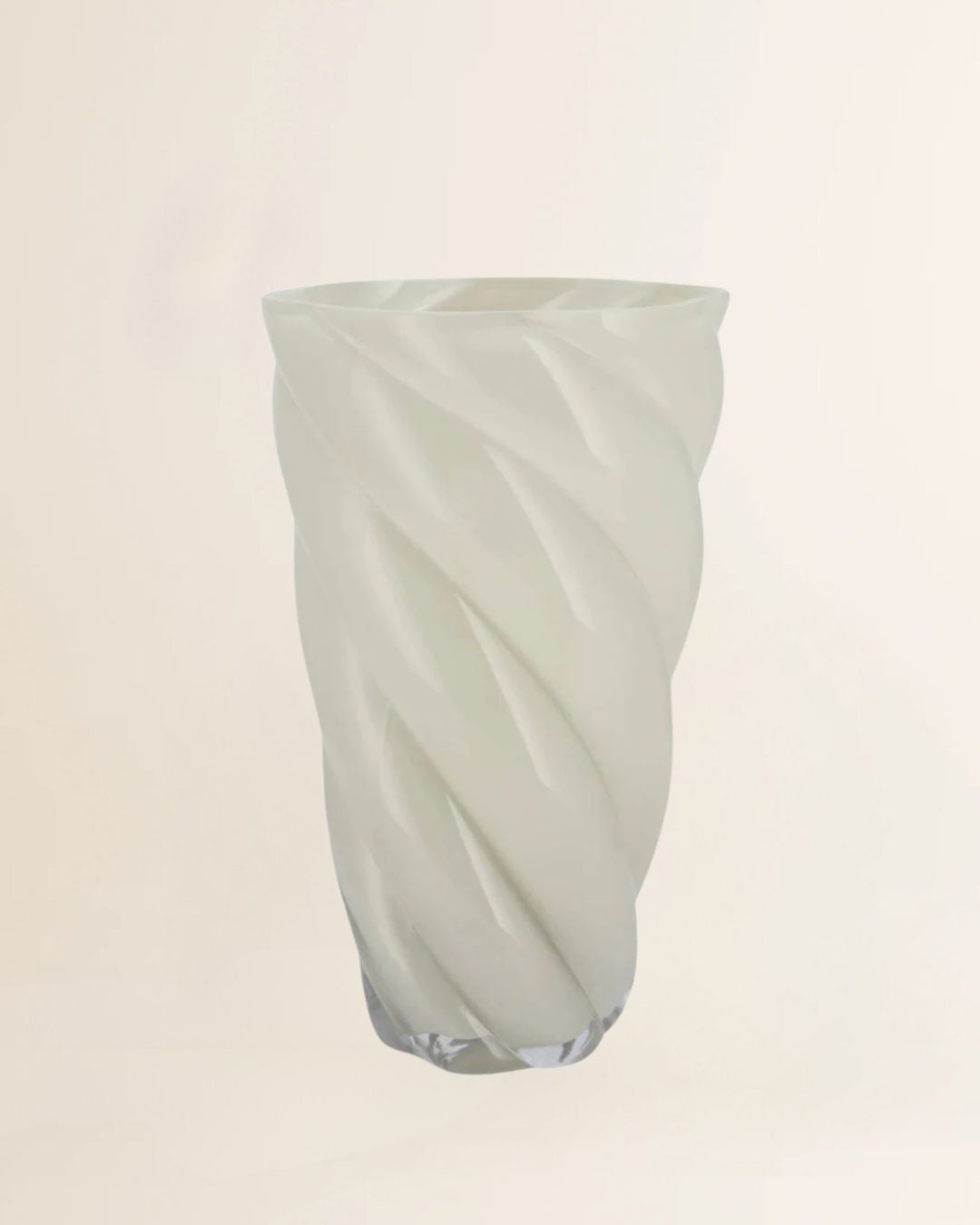 Mae Cozy white Vase Swirl