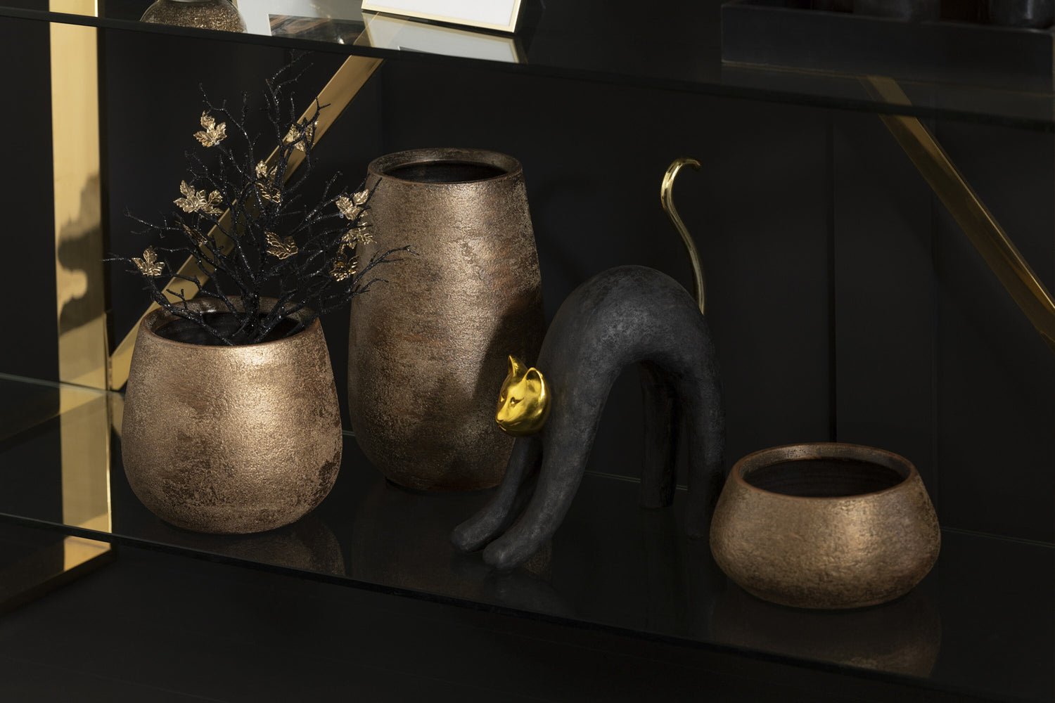 Flowerpot-Irregular-Rough-Ceramic-Gold2