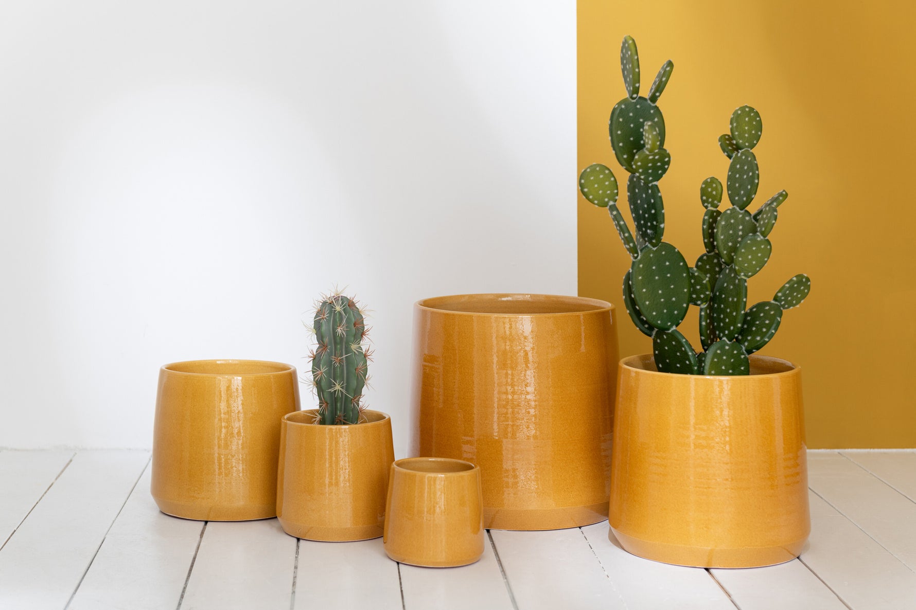 Flowerpot-Round-Ceramic-Ochre1
