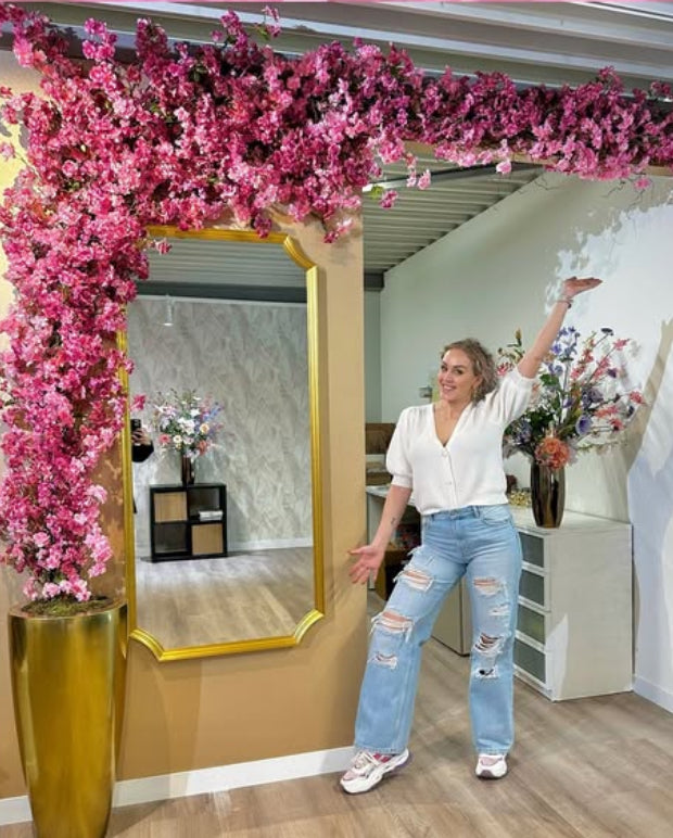 Maatwerk interieurstyling met kunstbloemen en vaas