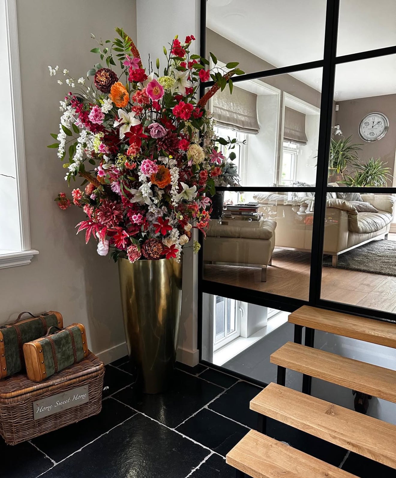 Handgemaakte bloesemboom op maat in een particulier interieur