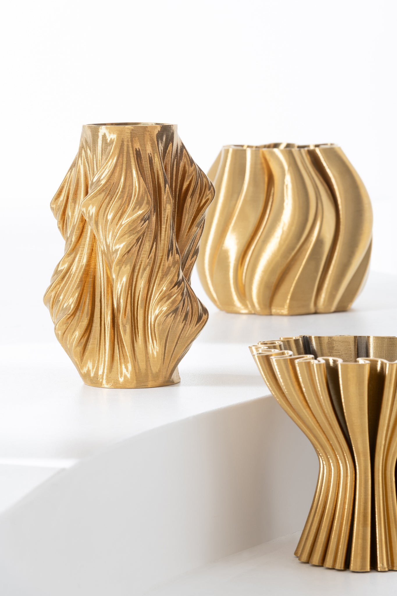 Vase-3D-Printing-Irregular-Porcelain-Gold-Colored2