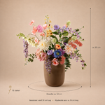 Zijden bloemen boeket van Sharon Flowers in een sfeervolle woonomgeving