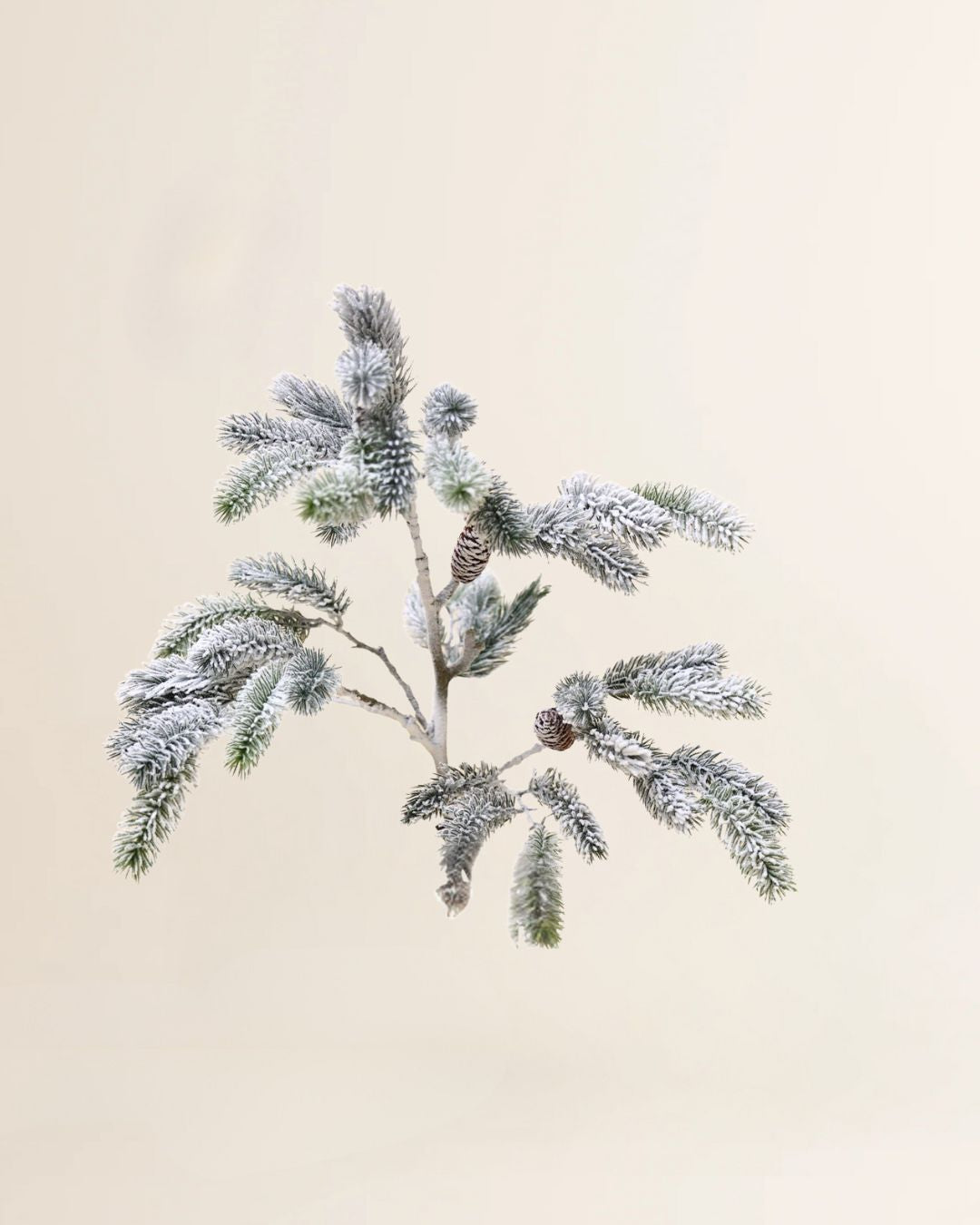 Dennentak met kegel en sneeuw 102 cm