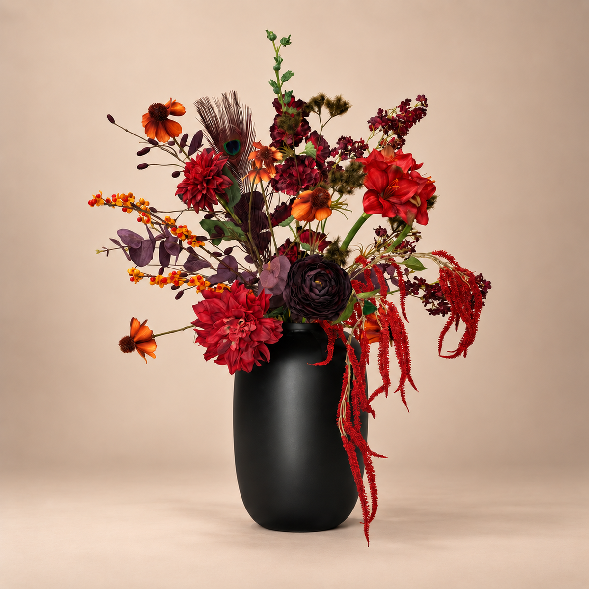 Zijden boeket Autumn Royaal met 14 stelen op de vaste beige Sharon Flowers achtergrond