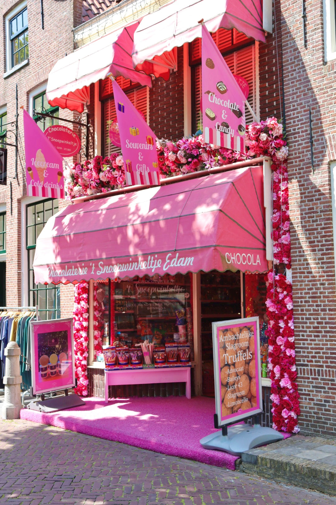 bloemstyling-bedrijf-snoepwinkel-edam-roze-zijden-bloemen2