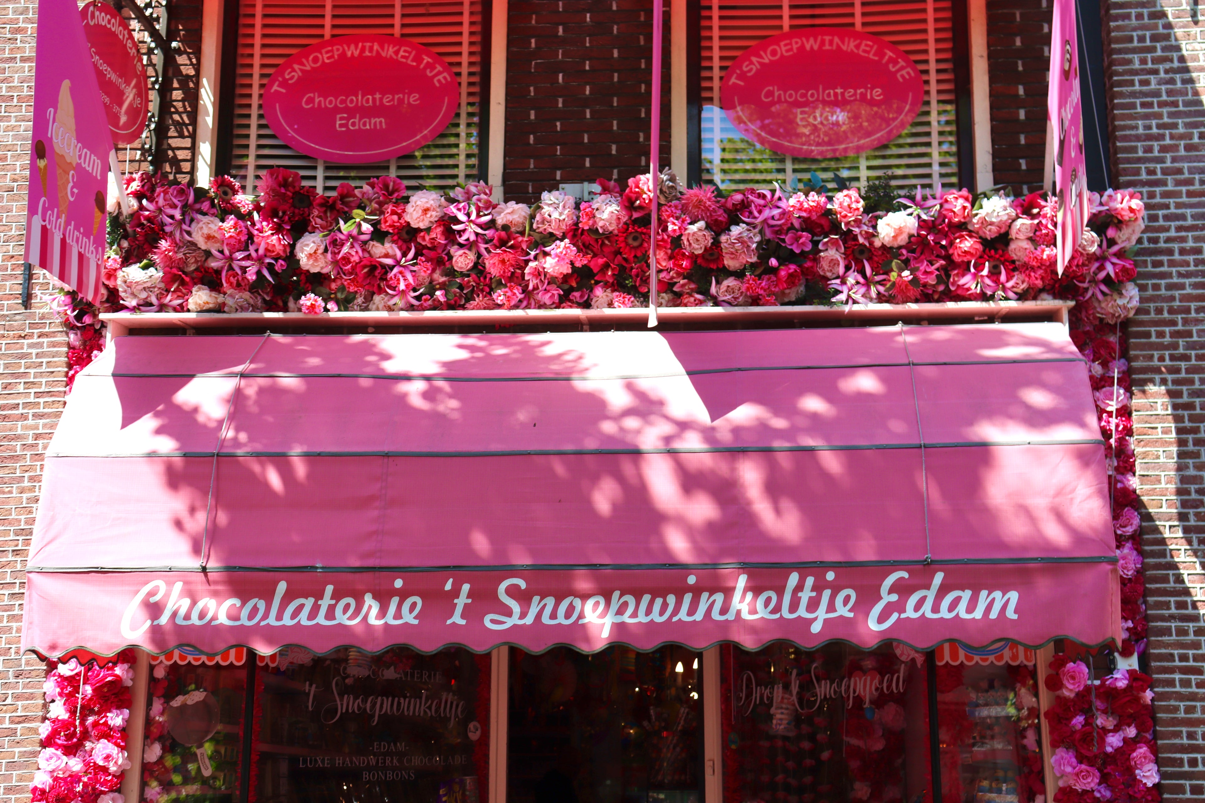 bloemstyling-bedrijf-snoepwinkel-edam-roze-zijden-bloemen3