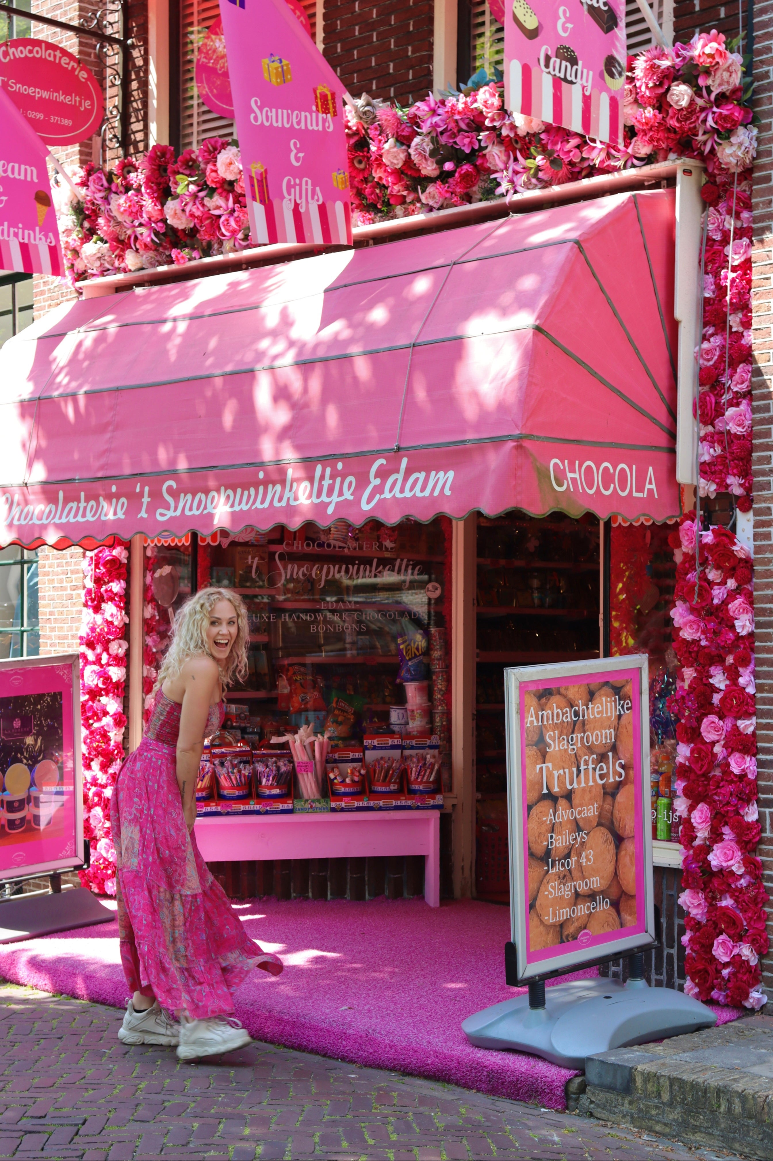 bloemstyling-bedrijf-snoepwinkel-edam-roze-zijden-bloemen5