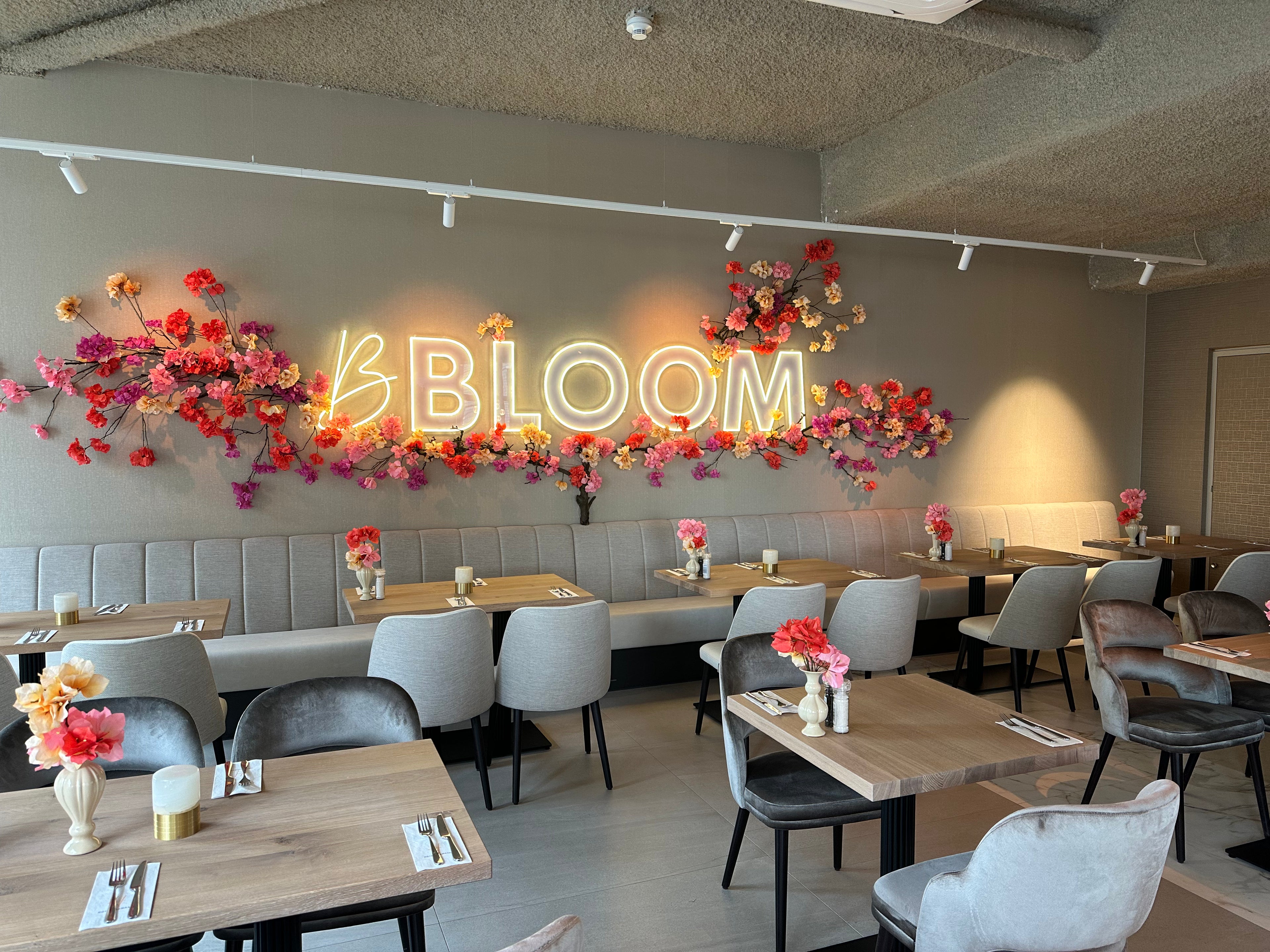 bloemstyling-bloom-zijden-bloemen-roze-oranje-restaurant3