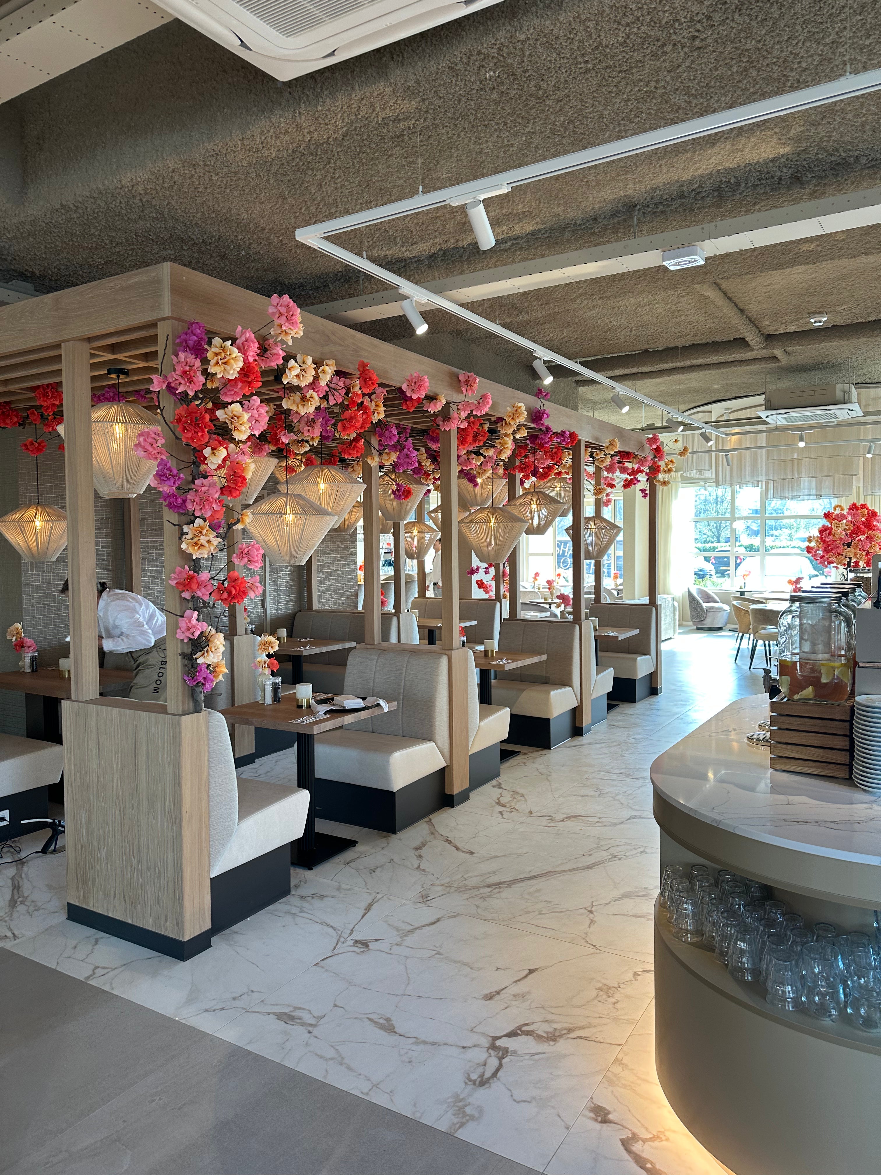 bloemstyling-bloom-zijden-bloemen-roze-oranje-restaurant4
