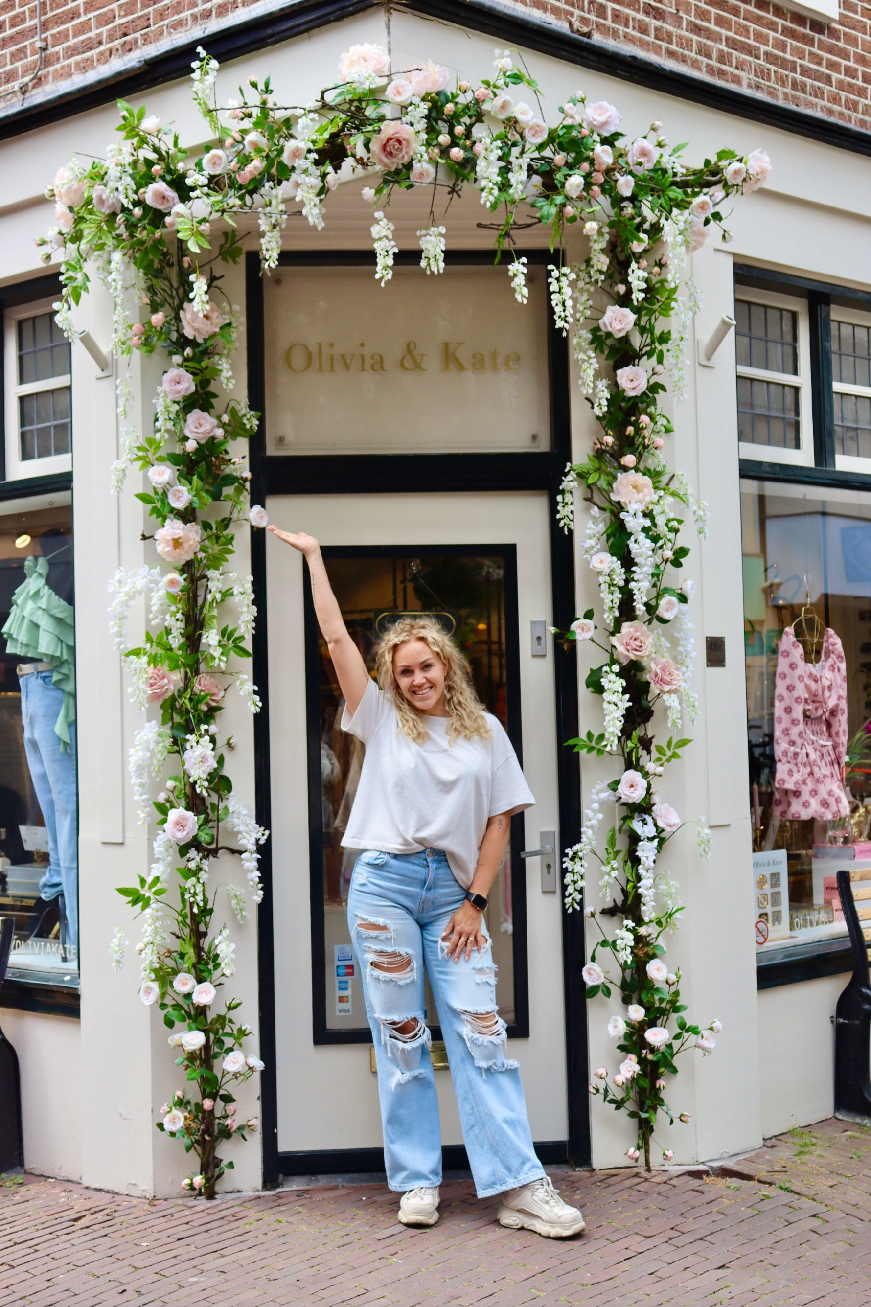 bloemstyling-zijden-bloemen-gevel-styling-wnkel-olivia-kate