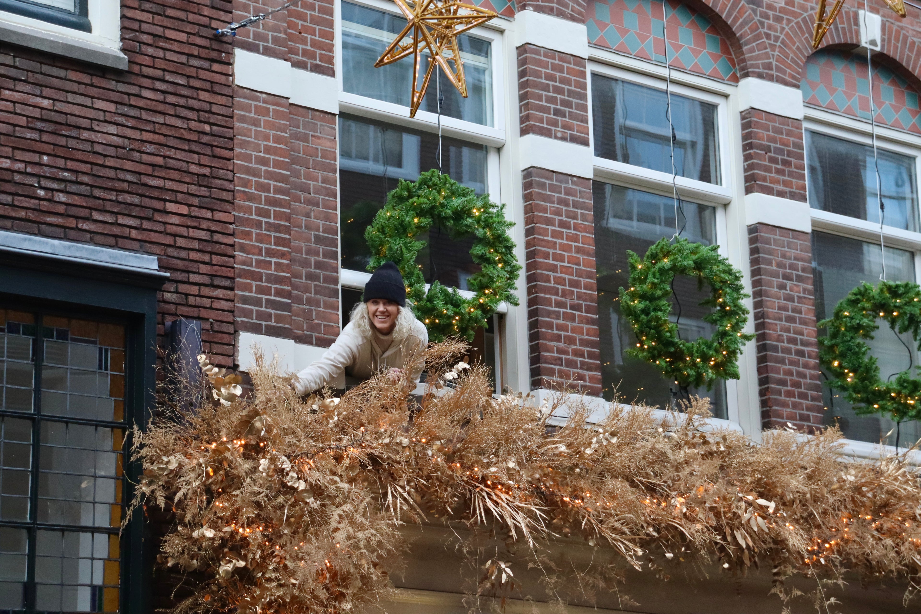 bloemstyling-zijden-bloemen-kerst-styling-gevel-styling-vedder-vedder2