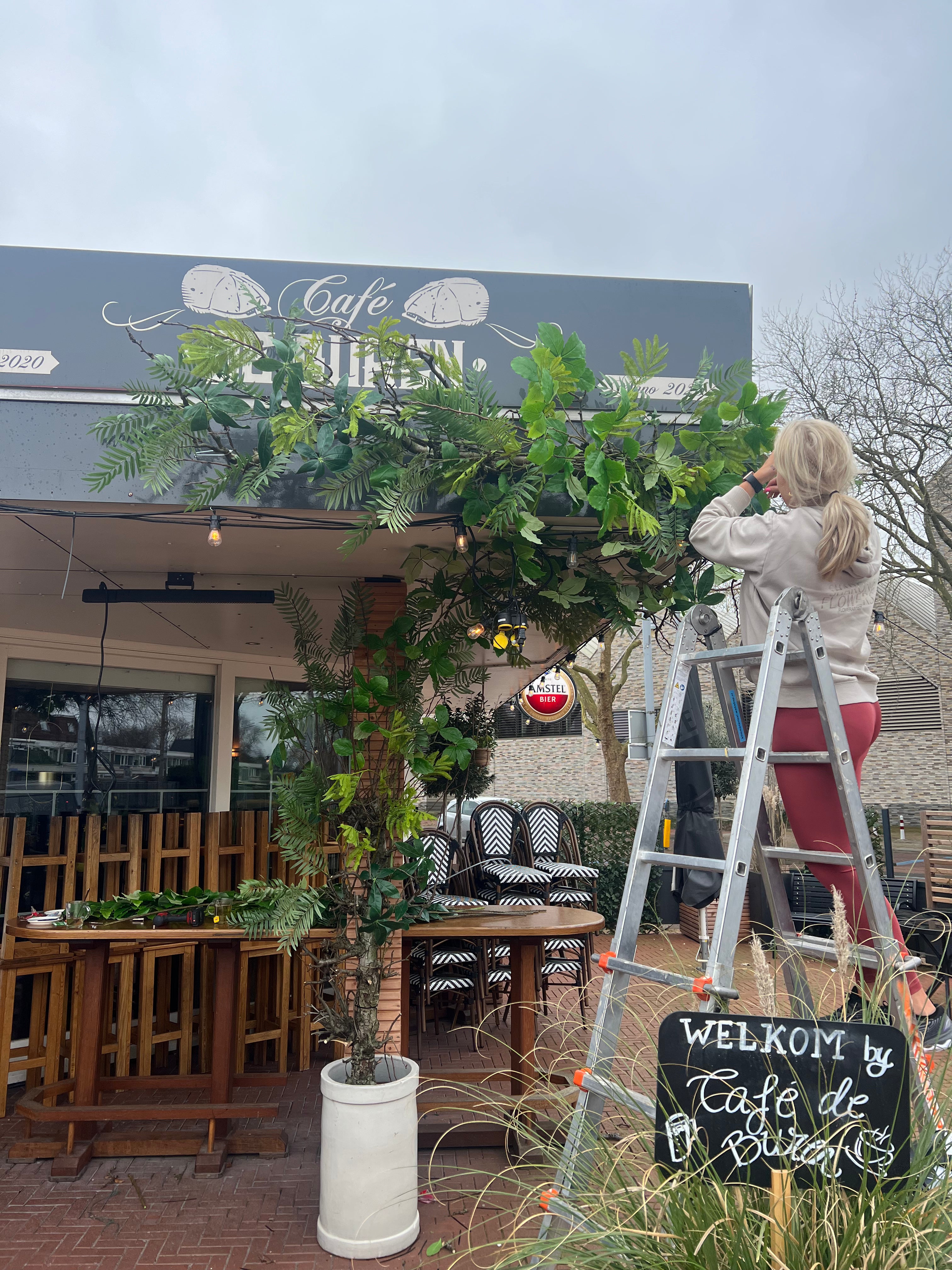bloemstyling-zijden-bloemen-restaurant-styling-cafe-de-buren5