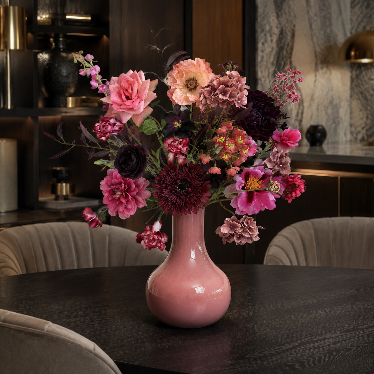 Burgundy Chic zijden boeket van Sharon Flowers – sfeerbeeld 06