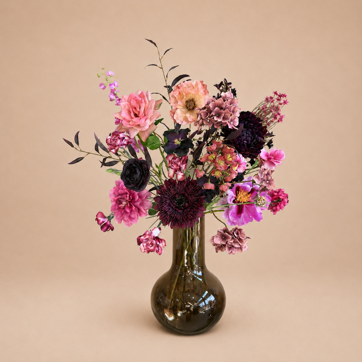 Burgundy Chic zijden boeket van Sharon Flowers – sfeerbeeld 07