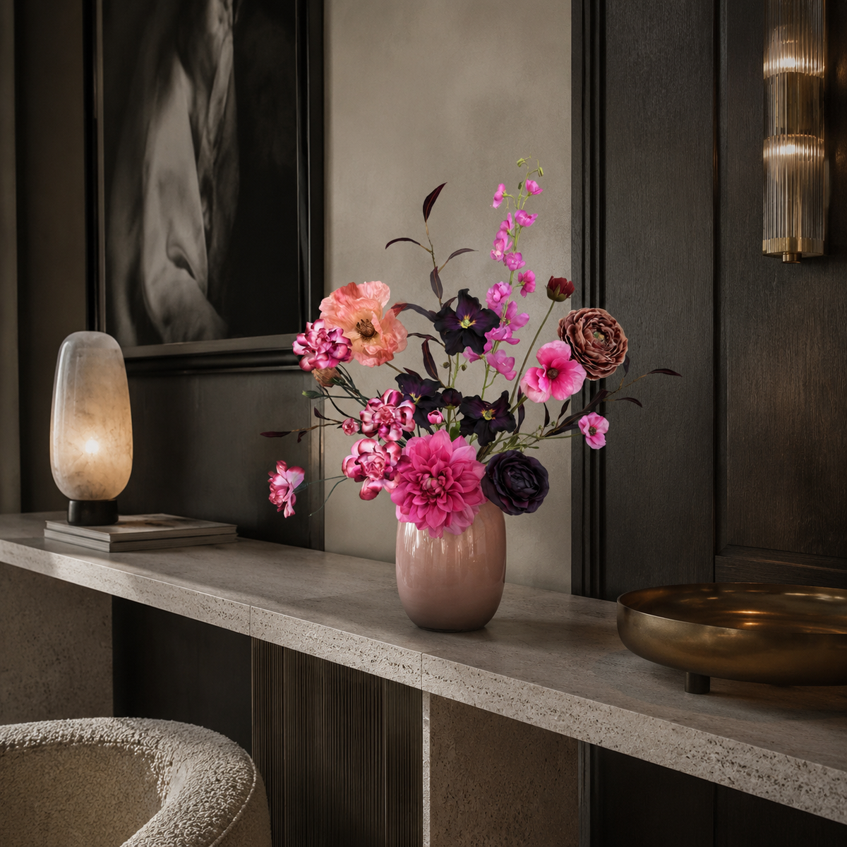 Close-up van de levensechte zijden bloemen uit de Burgundy Chic collectie