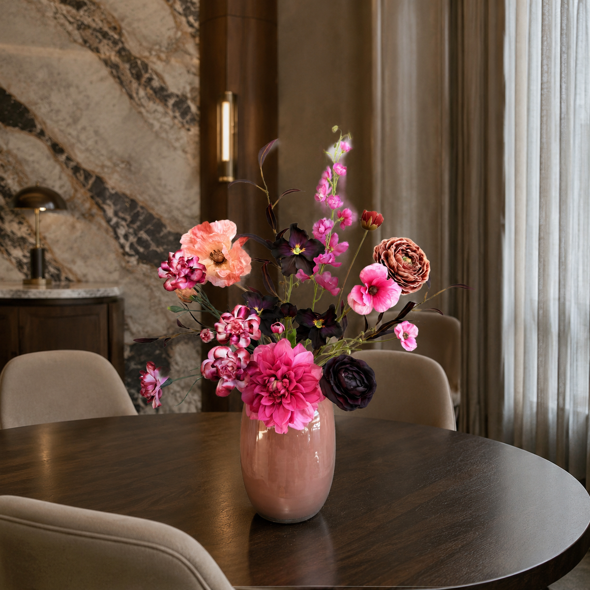 Burgundy Chic zijden boeket van Sharon Flowers – sfeerbeeld 12