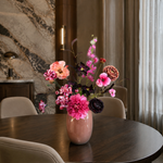 Burgundy Chic zijden boeket van Sharon Flowers – sfeerbeeld 12