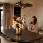 Handgebonden zijden bloemen boeket van Sharon Flowers in luxe woonstijl