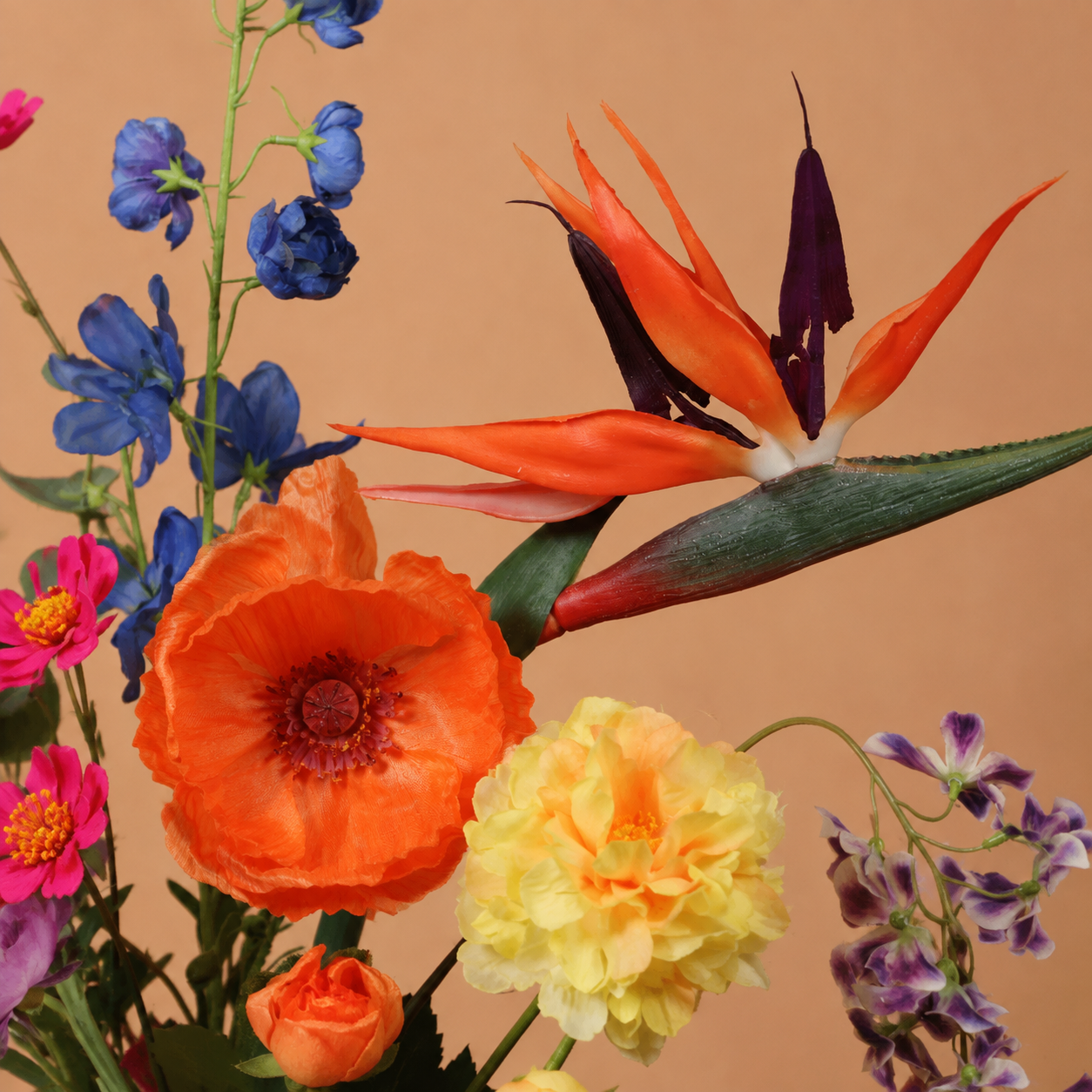 Groot zijden bloemen boeket Midnight van Sharon Flowers als luxe interieurdecoratie