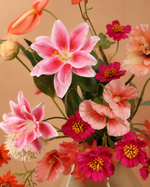 Zijden boeket Midnight van Sharon Flowers in een warme hotel chique interieursetting