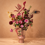 Zijden boeket Burgundy Peacock inclusief roze vaas