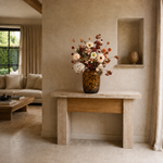 Realistisch zijden boeket van Sharon Flowers in een luxe interieur