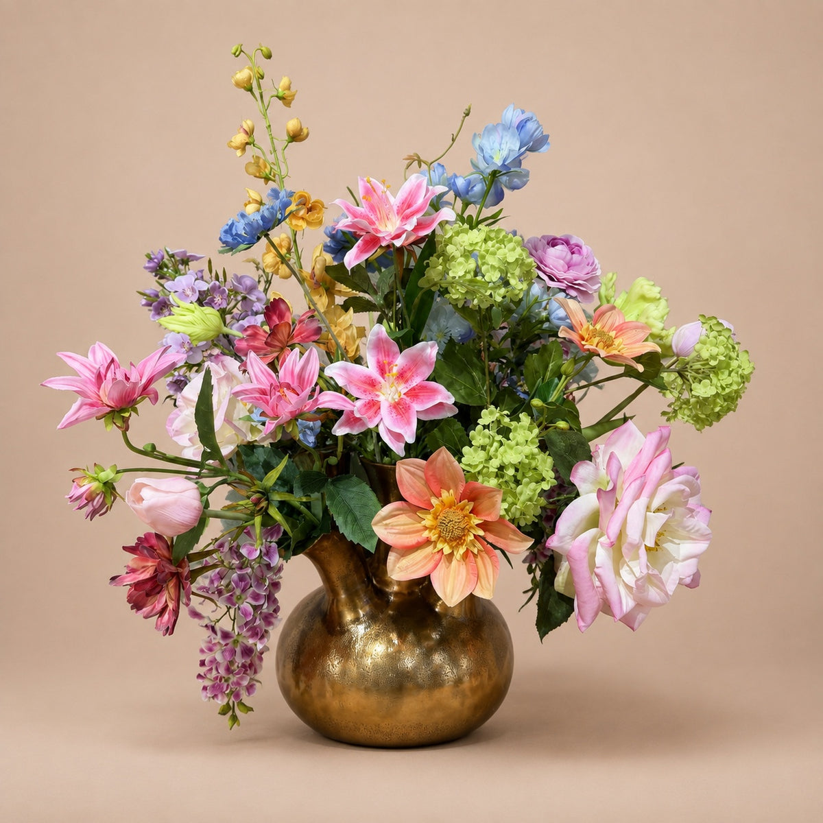 Zijden boeket Candy Garden inclusief gouden toetervaas