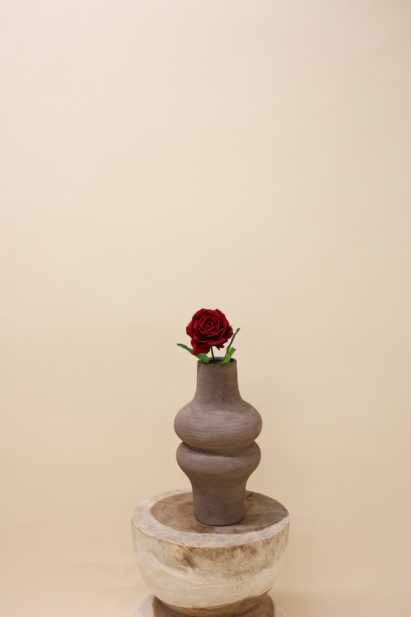 Silk rose real touch open red 43cm - Luxe zijden bloemen boeket - Kunstbloemen van Sharon Flowers