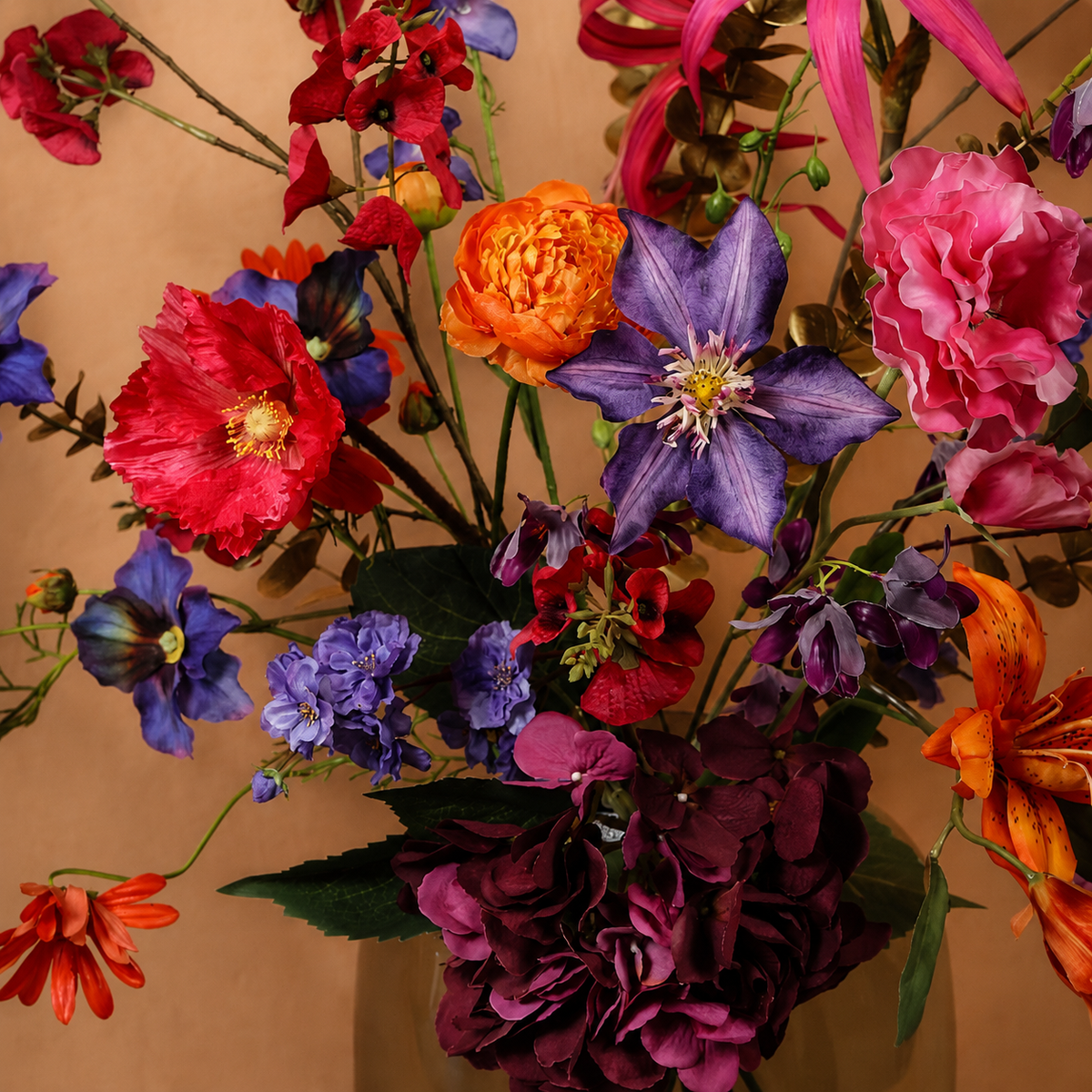 Luxe zijden boeket Sunset van Sharon Flowers in een sfeervol interieur