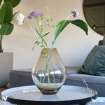 Vaas less taupe - Luxe zijden bloemen boeket - Kunstbloemen van Sharon Flowers