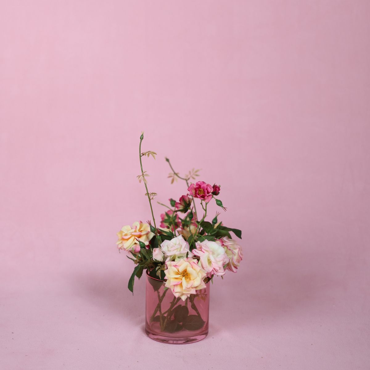 Bloemen en parfum als valentijns geschenk