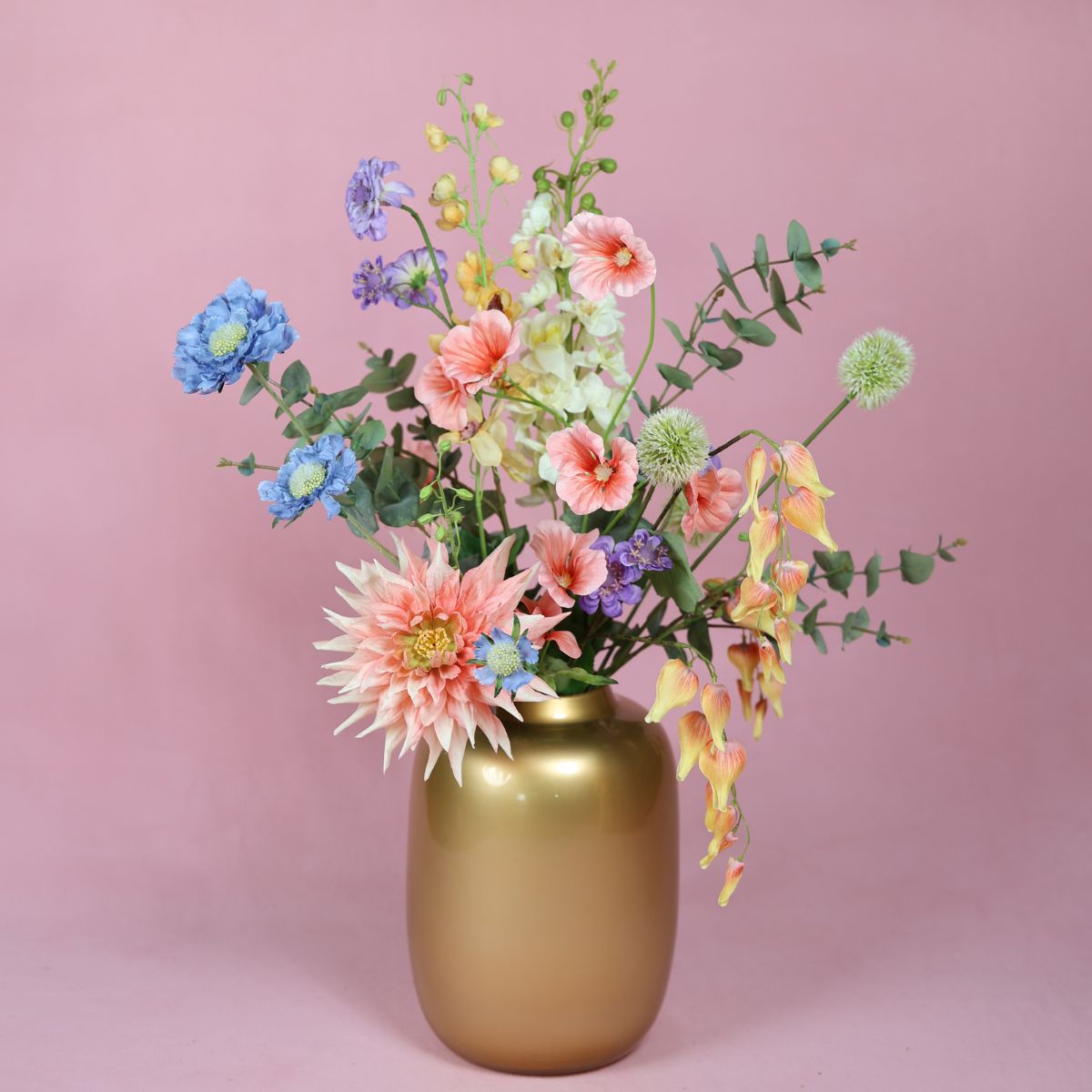 Stijlvol valentijns cadeau met zijden bloemen