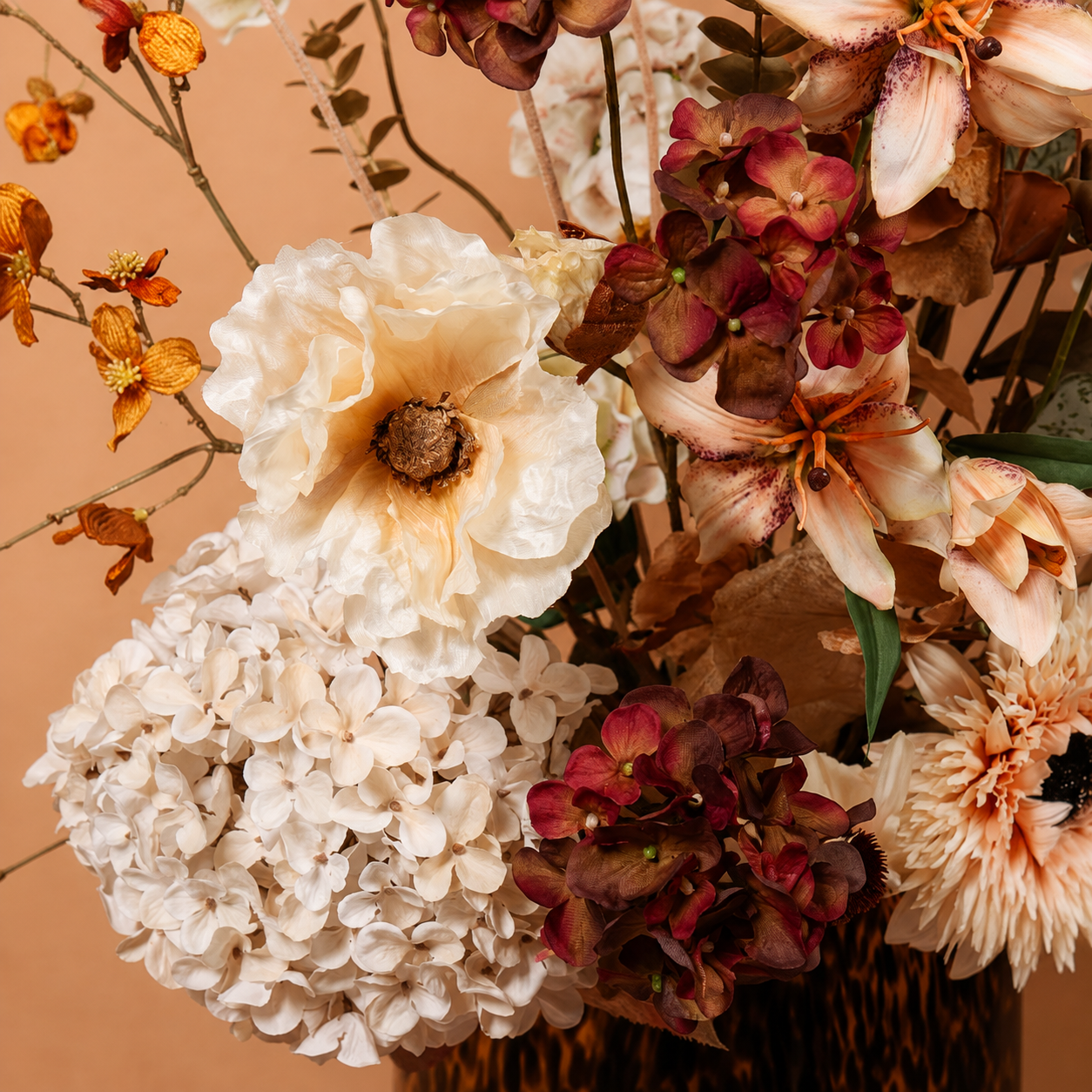 Zijden bloemen boeket van Sharon Flowers als luxe eyecatcher in het interieur