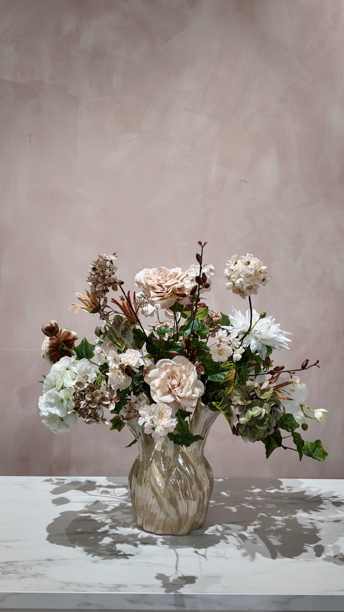 Originele productfoto van zijden boeket Ivory Bloom inclusief vaas