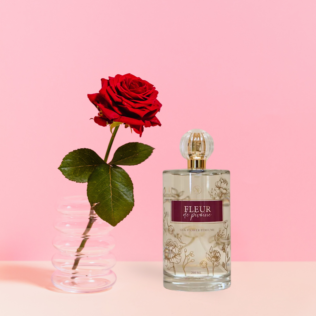Bloemen en parfum als valentijns geschenk