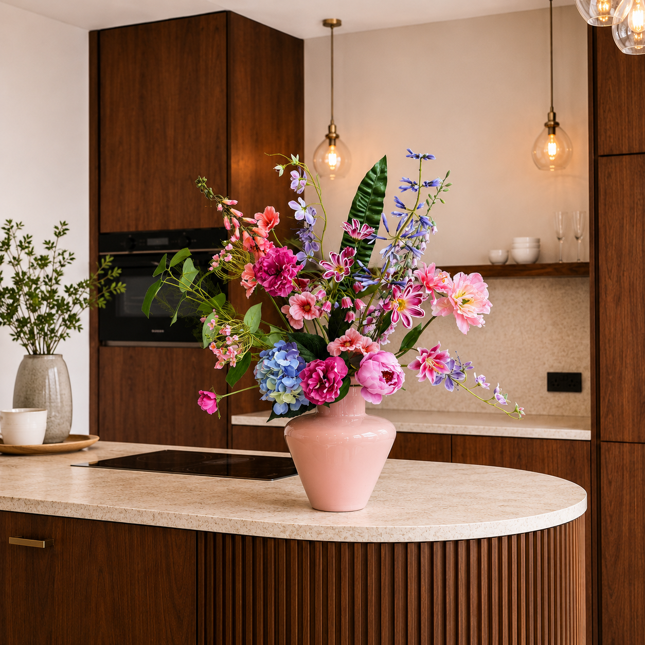 Vol zijden veldboeket zonder vaas met kleurrijke kunstbloemen.
