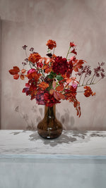Zijdenboeket Autumn Flame inclusief bruine vaas – Sharon Flowers